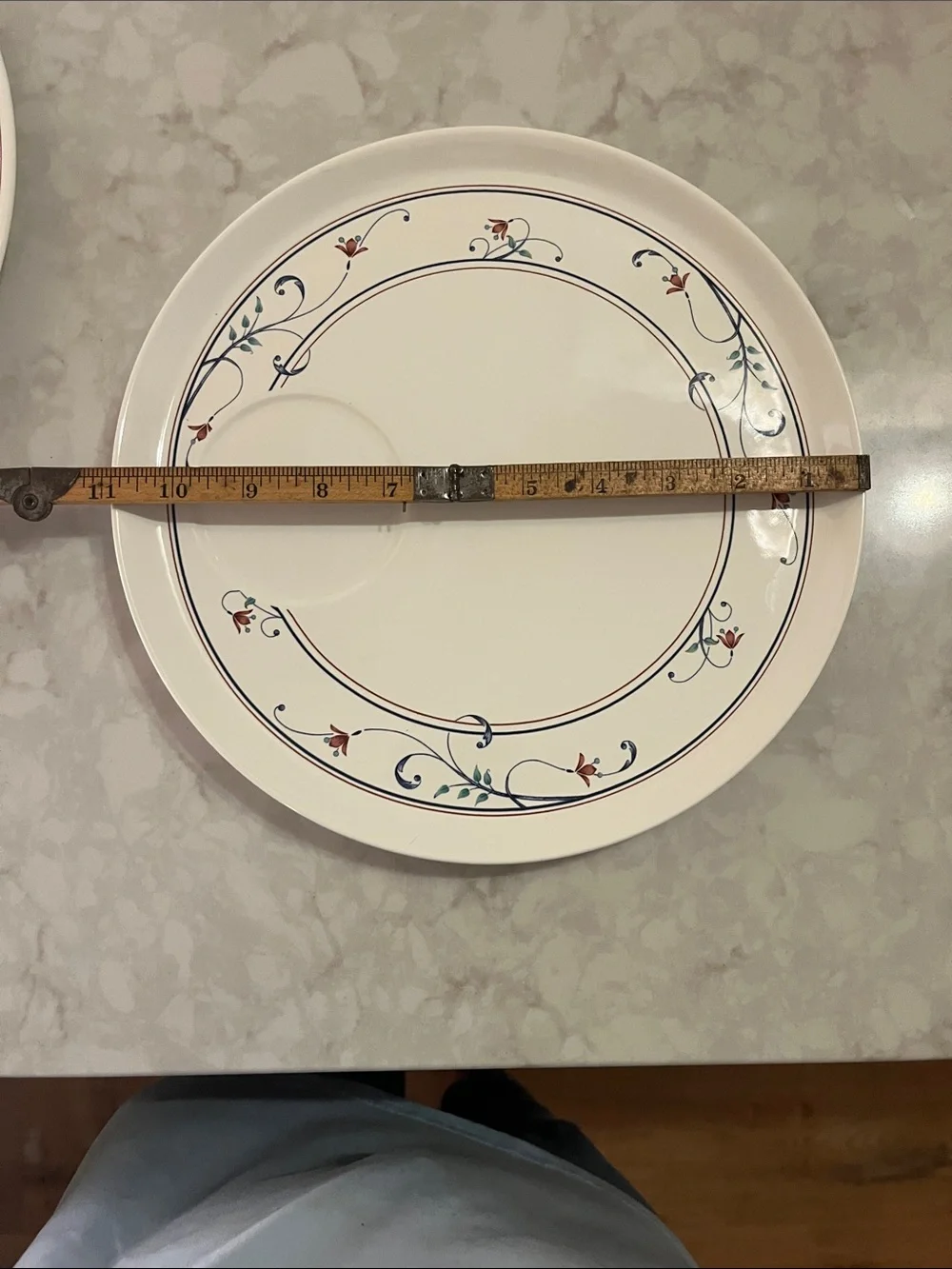 MIKASA Intaglio Annette Round Platter and dip plate